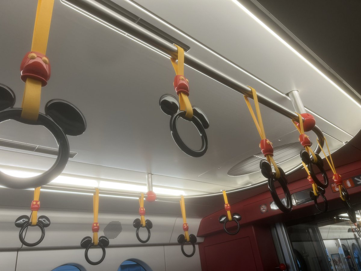 ディズニーリゾートラインの吊り革かわゆいºoº