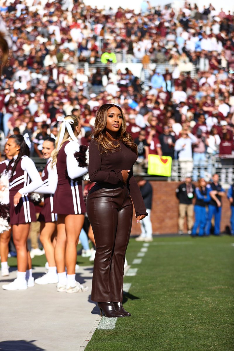janerikaowens's tweet image. SEC sidelines!