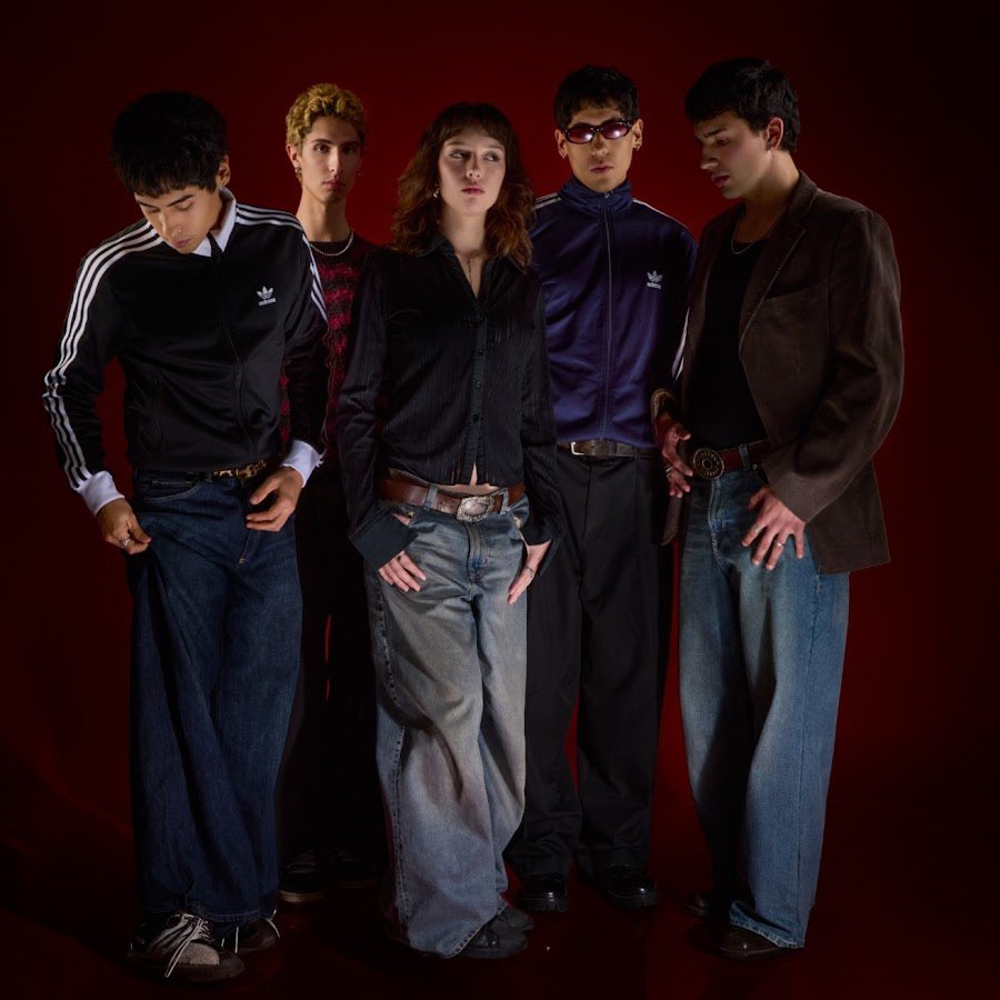 reductorsonico's tweet image. Los Anttonias parecen una banda enemiga en Scott Pilgrim