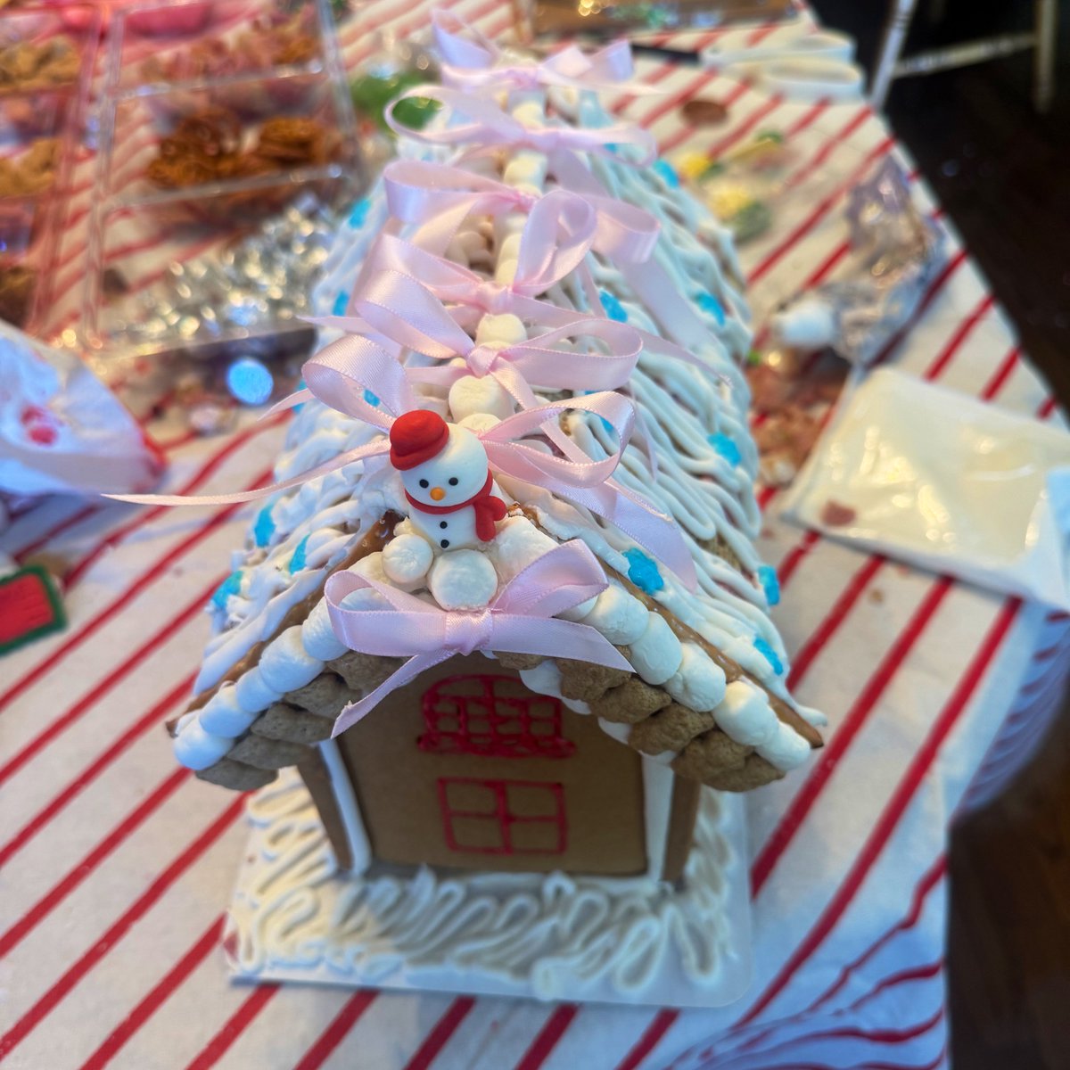 quirkdup's tweet image. had to rush my gingerbread house so I could get back on the road like frodo baggins but isn’t she kinda cute