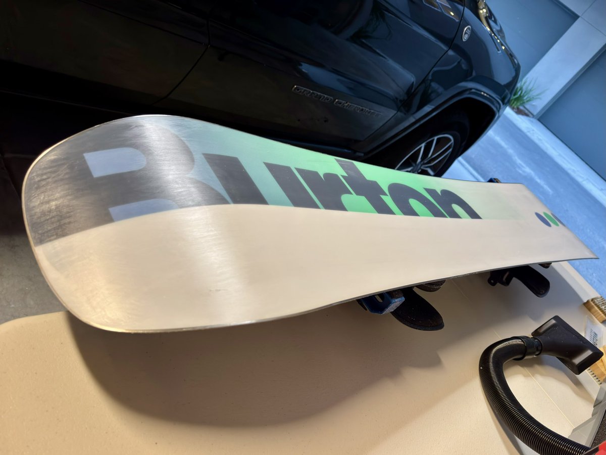 atomicritter's tweet image. board’s waxed, snow’s on the ground, i’m hella ready