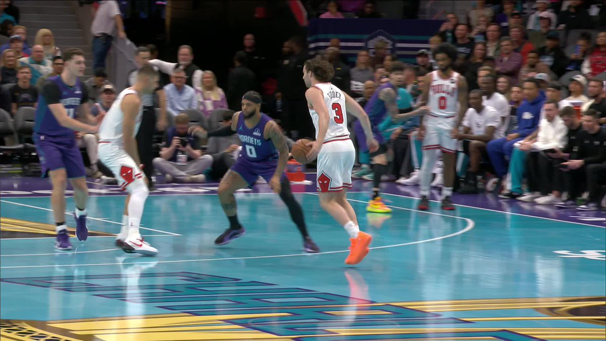 Matas with the one-hand reverse!
@BuzelisMatas | @CHSN__