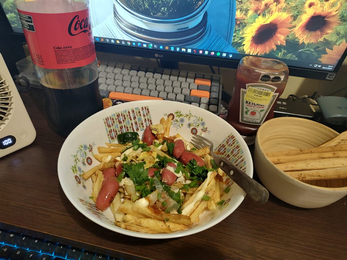 CSDevAr's tweet image. Salchipapa is one of the most monstruous ( = marvellous) inventions of humanity. I made a variant here of course with German Sausages as we call&apos;em (unpeeled) egg and onions. To Die for with a Stranger Things 5 session!