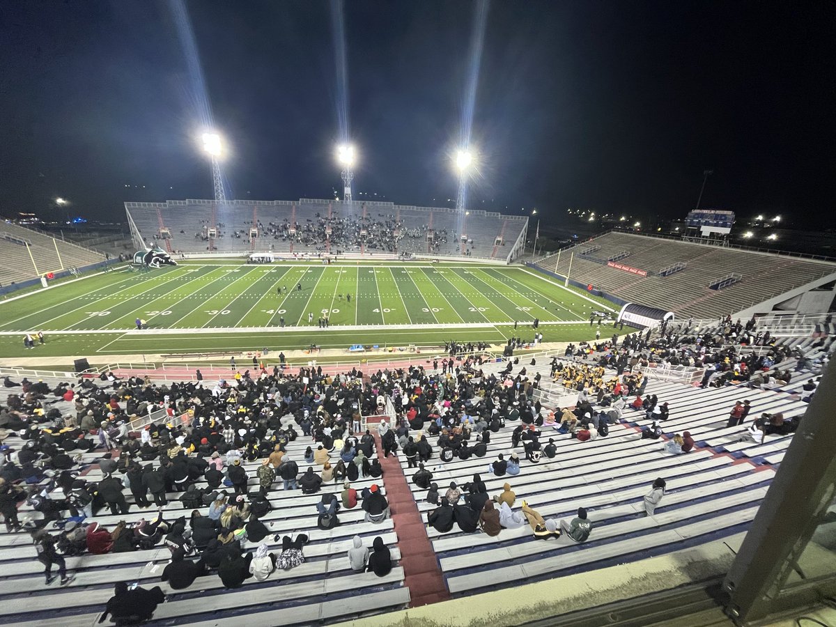 ScottRTodd's tweet image. After a long day of tailgating in Maysville, Vigor and Williamson faithful are filing into venerable old Ladd-Peebles Stadium. Should be a great 5A semifinal - listen live on @1055wnsp.