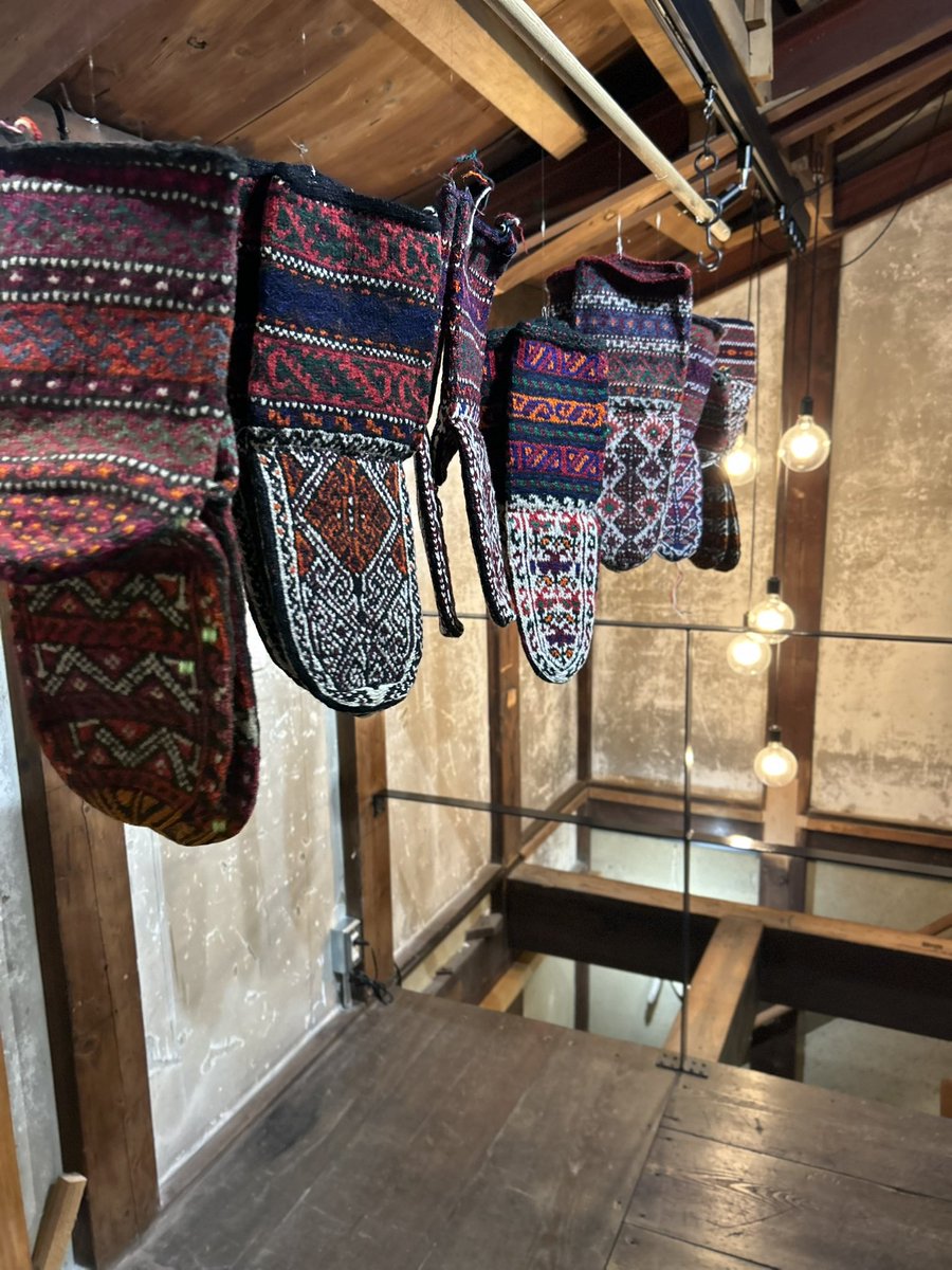 今日から3日間、京都におります〜

【イランの手編み靴下発売記念
SOCKS &amp; BOOKS 展 in KYOTO】
11/29-12/1
11/29(土)11:00-17:00
11/30(日)11:00-16:00
12/1 (月)  11:00-17:00

Gallery GOBANGURA
京都市下京区不明門通松原下ル吉水町460奥（地下鉄烏丸線五条駅1番出口）