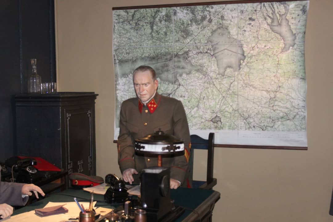 Tremendo honor recorrer el impresionante Crucero Aurora, conservado como museo y uno de los ícono de la Revolución de Octubre de 1917. También, el Palacio Smolny, cuartel general de Lenin durante ese suceso. Ha sido un viaje inolvidable a los días que conmovieron al mundo.