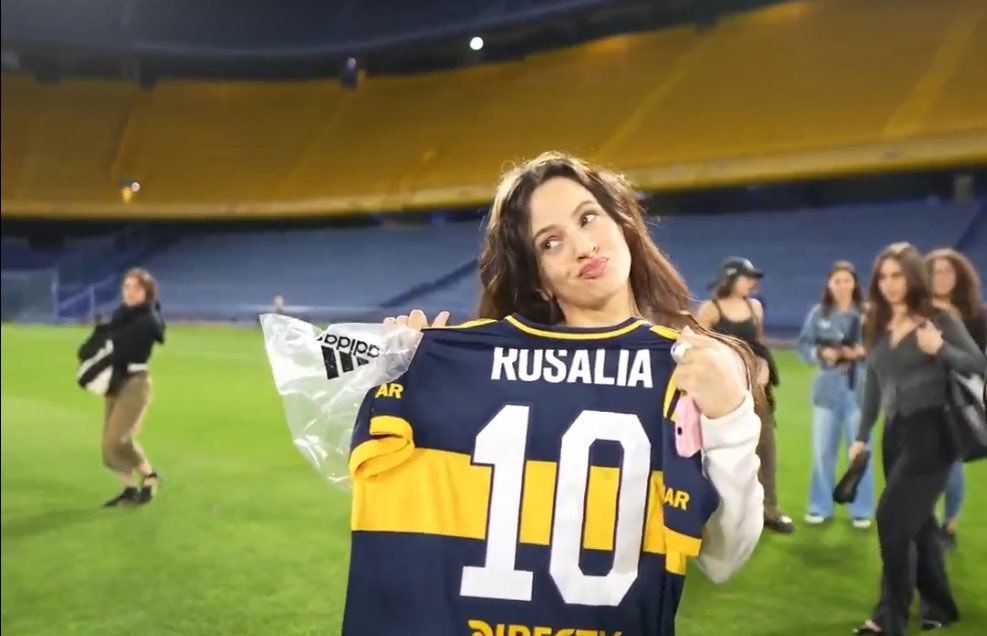 💙💛💙ROSALÍA con la de #Boca en LA BOMBONERA.