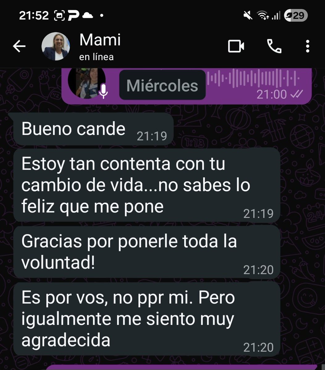 Canndecavs's tweet photo. hace menos de un mes empecé a trabajar después de que una enfermedad pausara mi vida por 6 años, y estos mensajes mas allá de ser un mimo al corazón me mostraron que sí, tarda en llegar, pero al final hay recompensa 🥹❤️‍🩹 https://t.co/gbHNGrnI9J