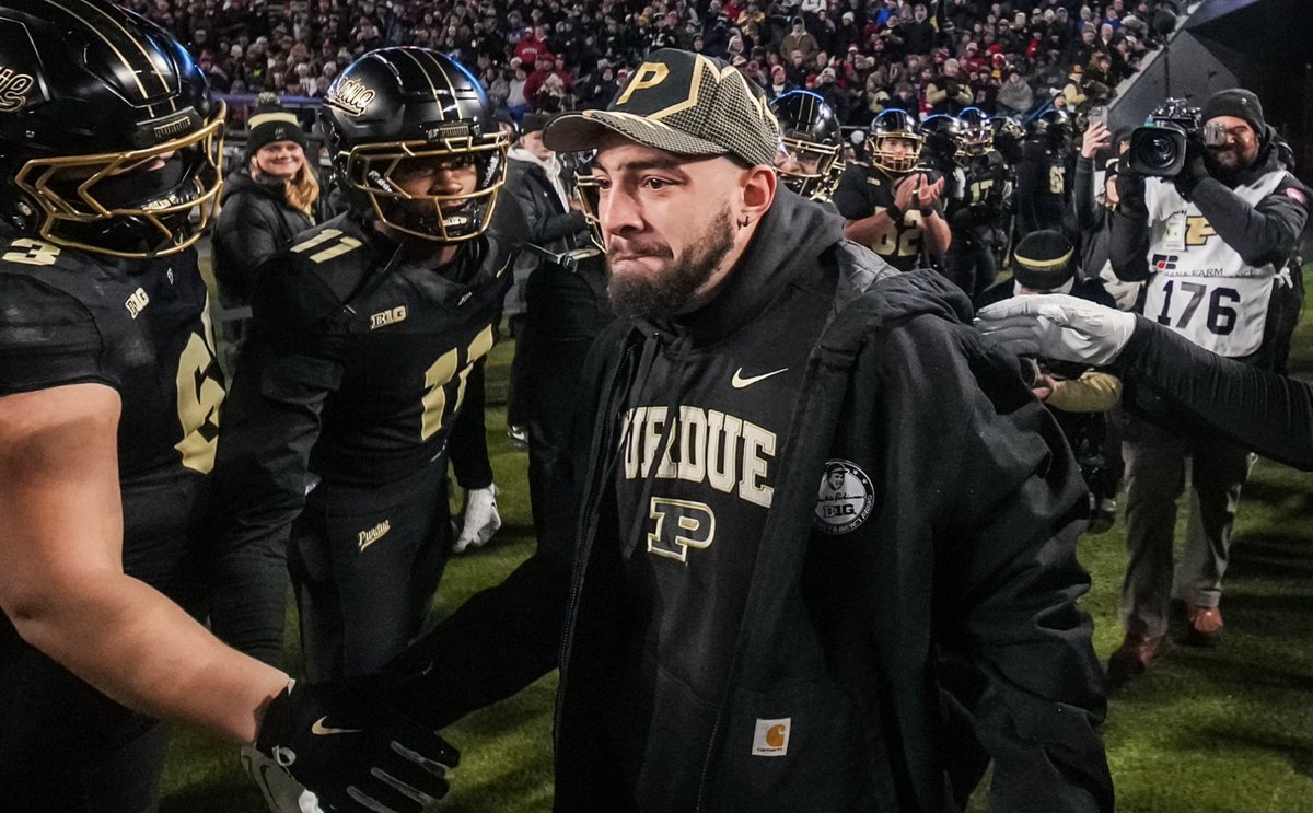 Devin Mockobee gets emotional during Senior Day. A true unicorn in this transfer portal era who didn't chase a buck.