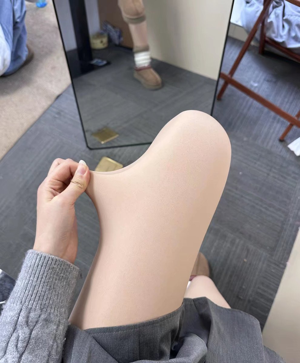 不要再问我冷不冷啦
穿的是光腿神器
#女大学生 #小狗日记 #女M