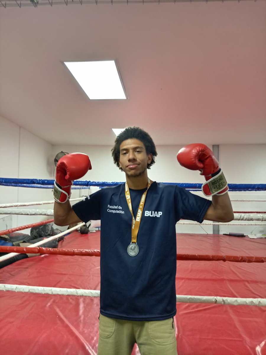 buap_fcc's tweet image. 🥇 ¡Felicidades, Diego Alberto Balbín González!
Estudiante de la FCC BUAP y ganador del 1er lugar en Box (63–69 kg) en la #UniversiadaBUAP2025.
💙 Tu esfuerzo y dedicación son orgullo para nuestra comunidad. ¡Gracias por representar a la FCC!

#OrgulloFCC #BUAP #Boxeo