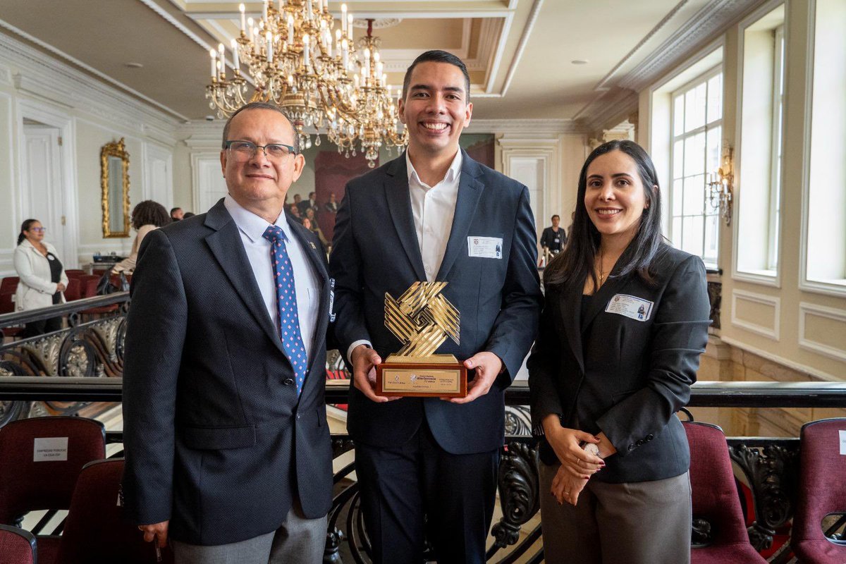 AlcaldiaItagui's tweet image. 🏆🤩🥇Ganamos el Premio Nacional de Alta Gerencia 2025!

Por segundo año consecutivo, la Alcaldía de Itagüí obtuvo este galardón en la categoría “Fortalecimiento institucional como motor de cambio”, gracias a la implementación de la tecnología en el sistema de gestión del riesgo…