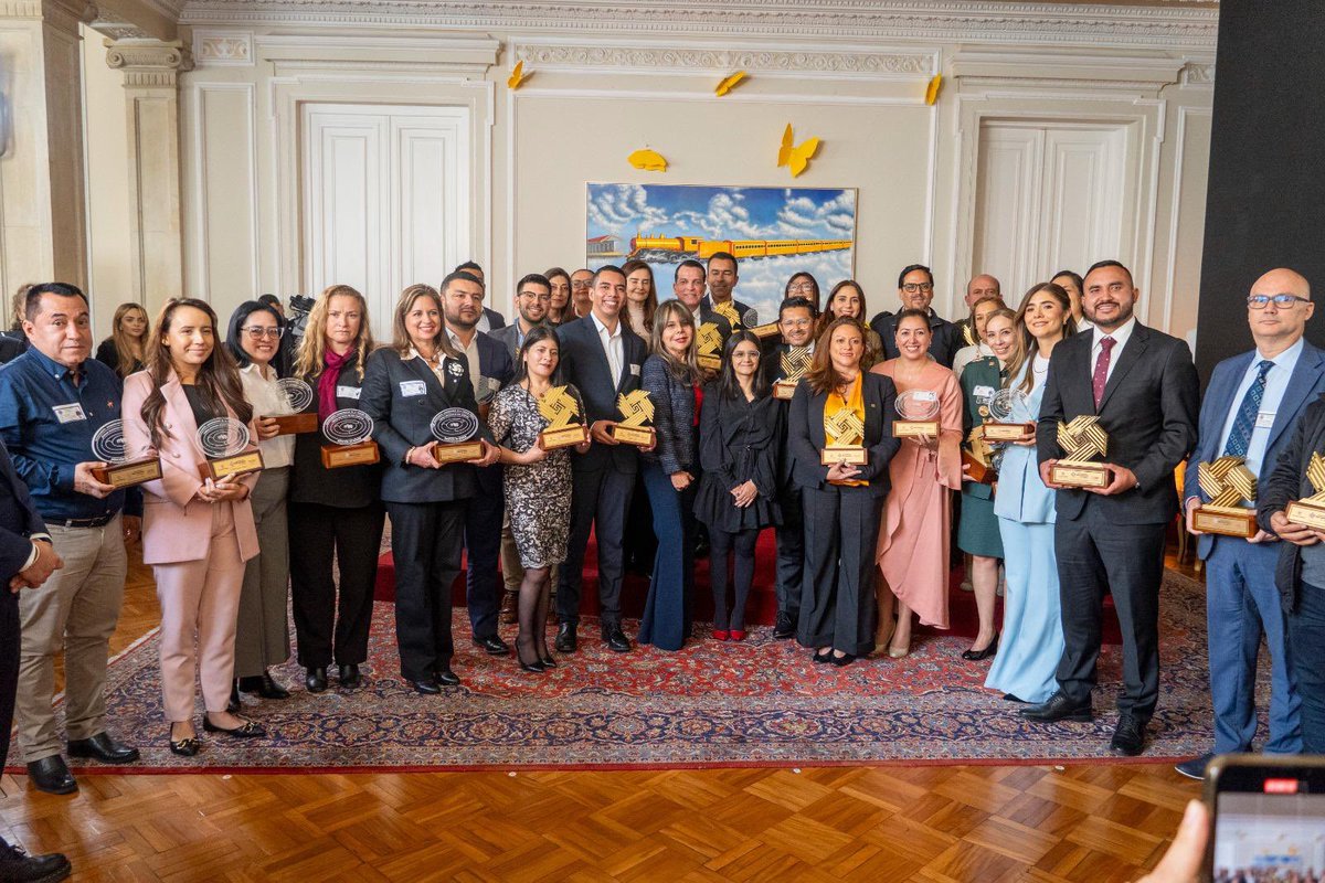 AlcaldiaItagui's tweet image. 🏆🤩🥇Ganamos el Premio Nacional de Alta Gerencia 2025!

Por segundo año consecutivo, la Alcaldía de Itagüí obtuvo este galardón en la categoría “Fortalecimiento institucional como motor de cambio”, gracias a la implementación de la tecnología en el sistema de gestión del riesgo…