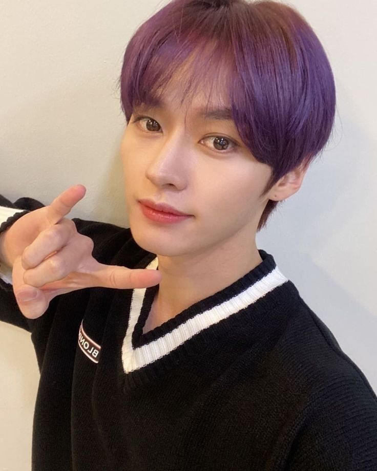 purple hanni 💜 purple lee know