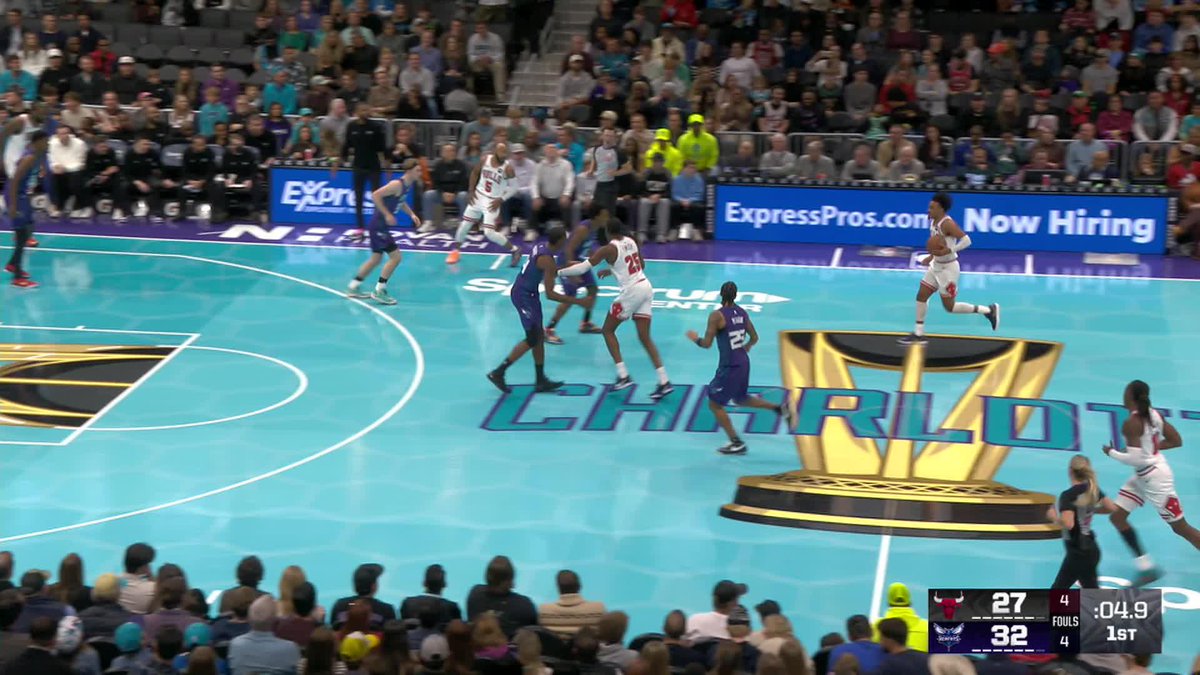 Tre Jones beats the first quarter buzzer!
@Tre3Jones | @CHSN__