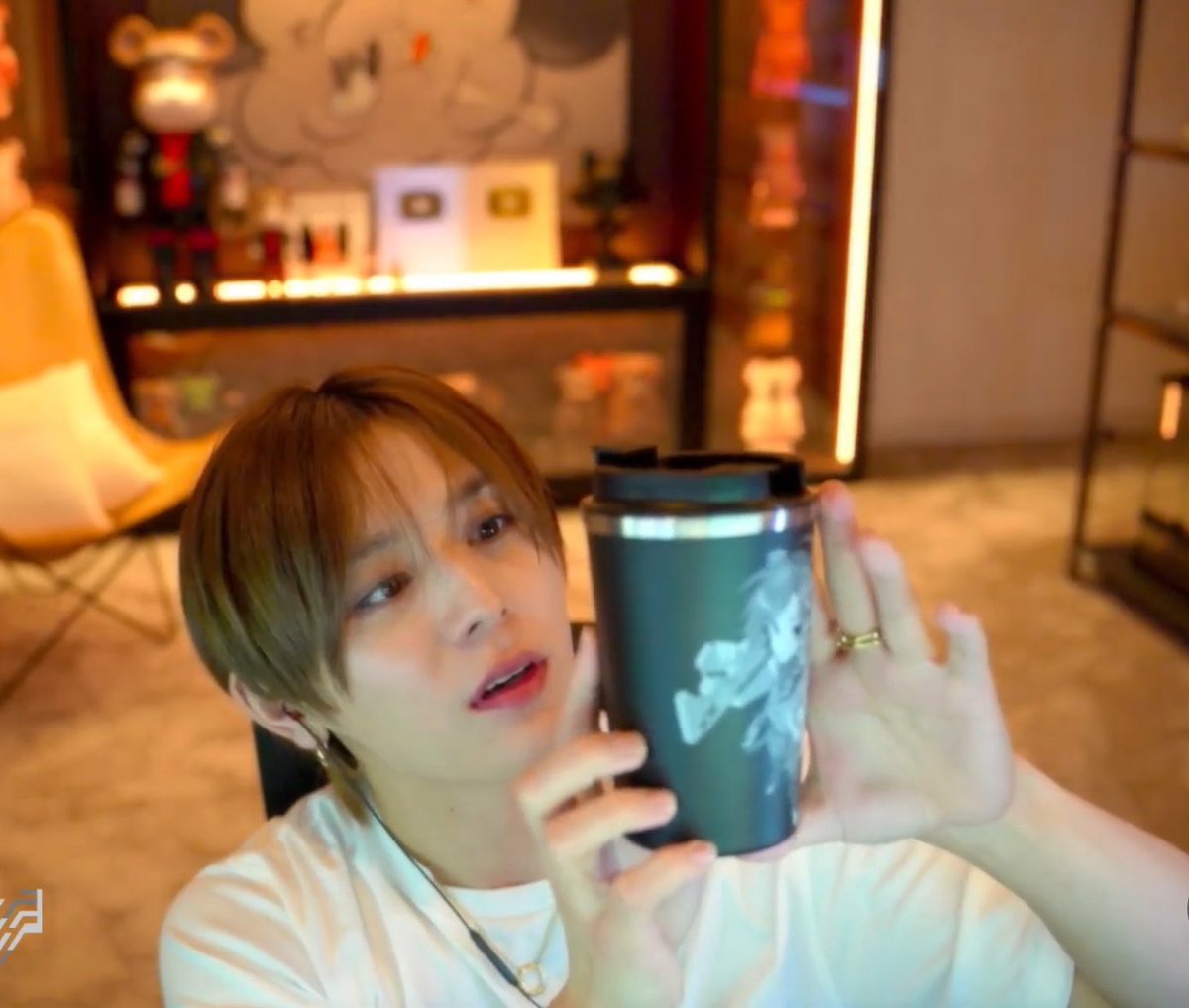 LEO様のグッズ全部可愛い❣️ そして盾でお顔挟んじゃうのねwww 改めて