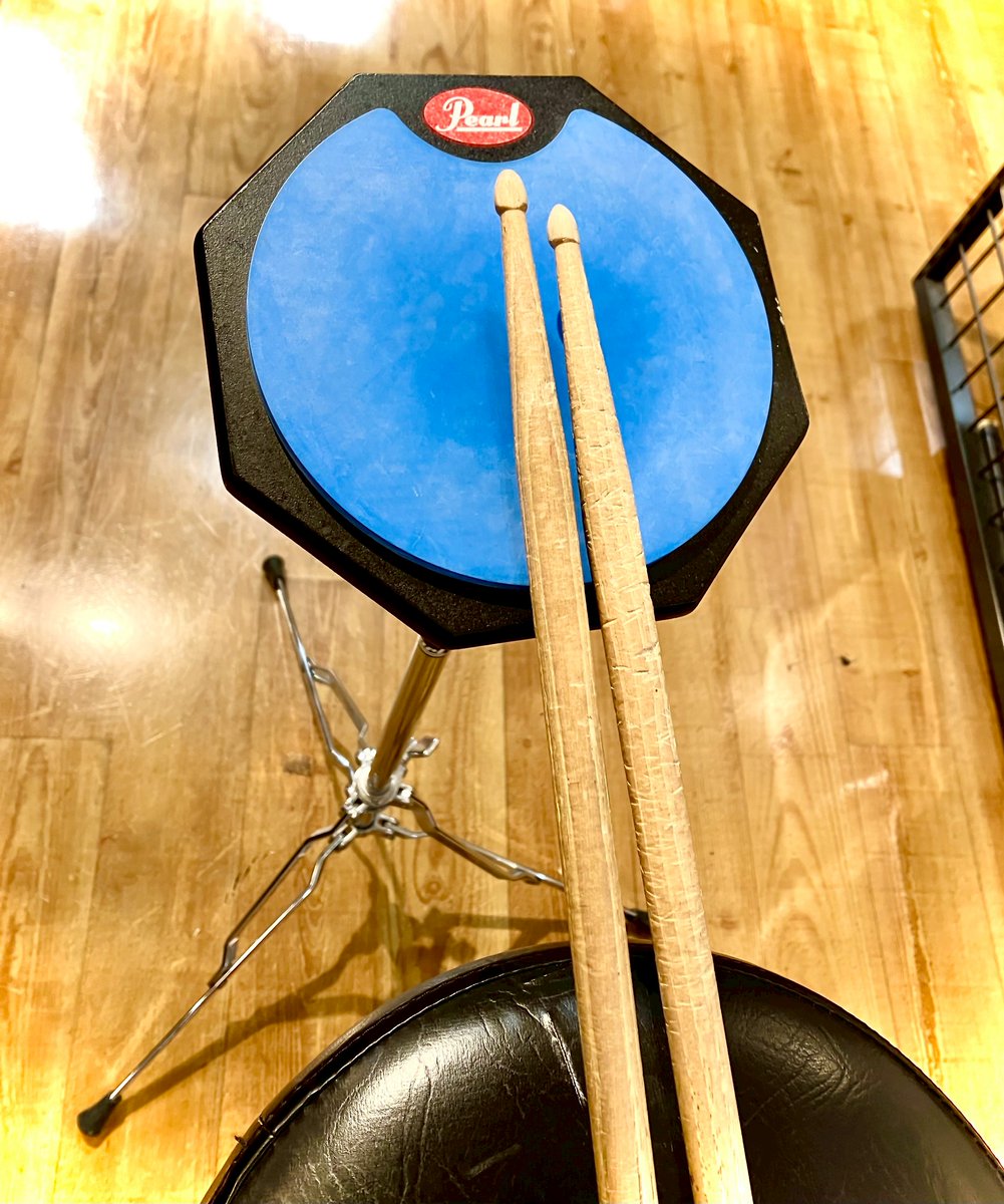 shima_koube's tweet photo. 三宮店で開催の #drumsshow がいよいよもうすぐ！

12/13（土）15:30～
ドラマーの森谷亮太さんの
「パッド練習会＆ドラム演奏のセミナー」を開催🥁
練習レシピも書き下ろし！

ドラマーが集まって、一緒にパッド練習をすれば
きっとドラムが上手になります🔥

ご予約受付中
https://t.co/0QArn0RJtU https://t.co/FOaTZdnDYZ