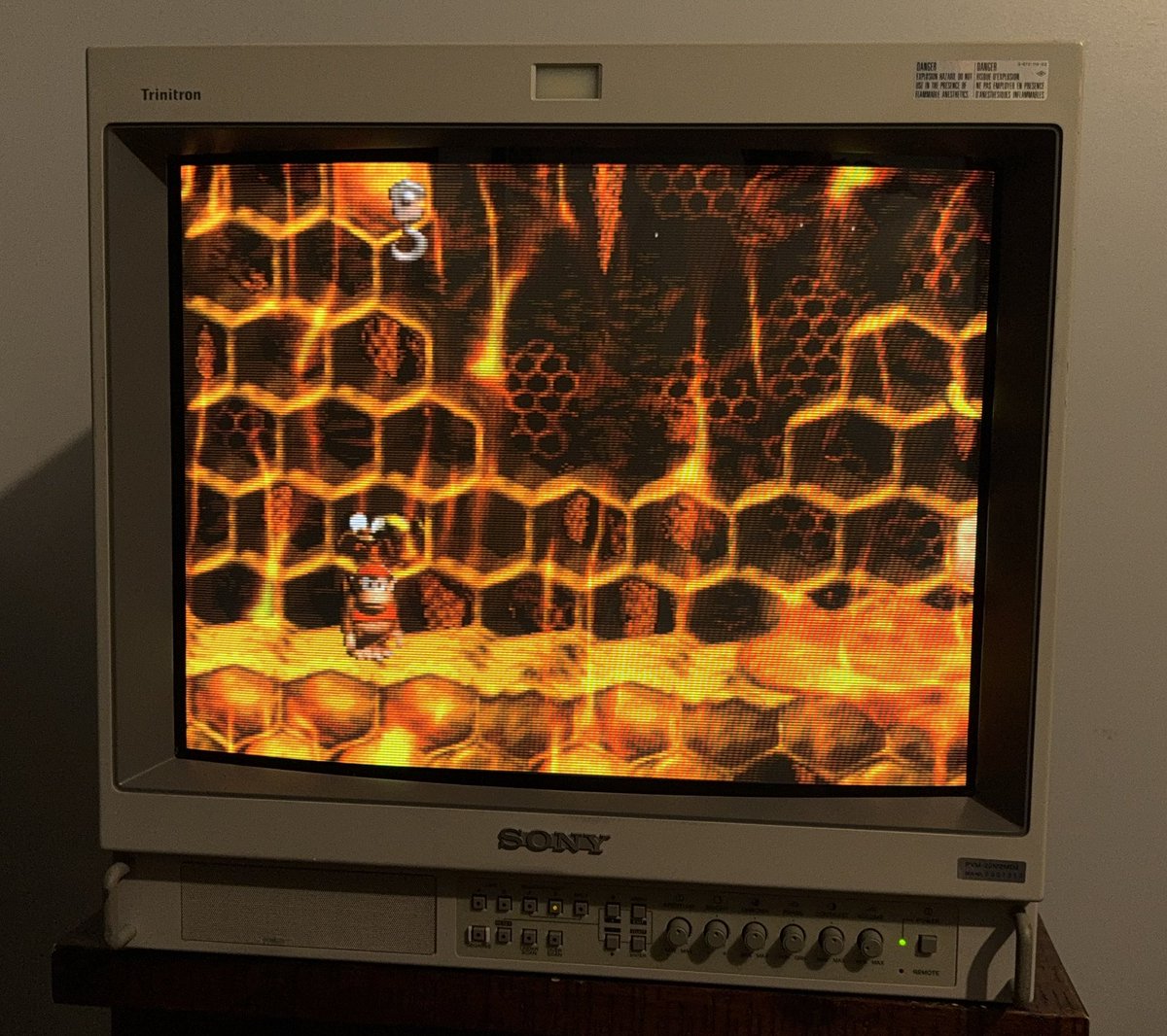CRTthoughts's tweet image. PVM-20M2MDJ
Donkey Kong Country 2
SNES Jr. via RGB