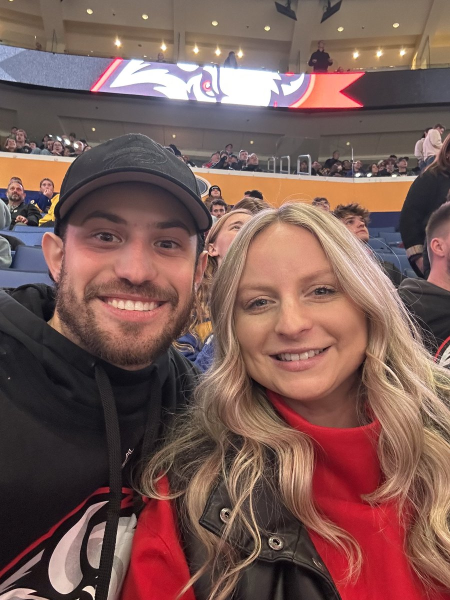 kevin_siracuse's tweet image. Our first game this season! And probably our last game for awhile 😆

Getting shutout on home ice in front of a packed house on a holiday weekend is pathetic! #Sabrehood