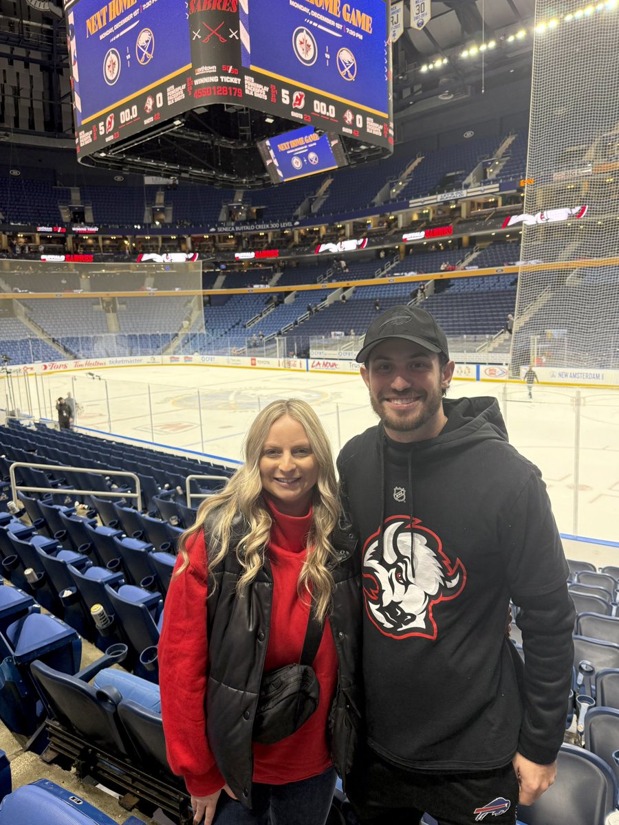 kevin_siracuse's tweet image. Our first game this season! And probably our last game for awhile 😆

Getting shutout on home ice in front of a packed house on a holiday weekend is pathetic! #Sabrehood