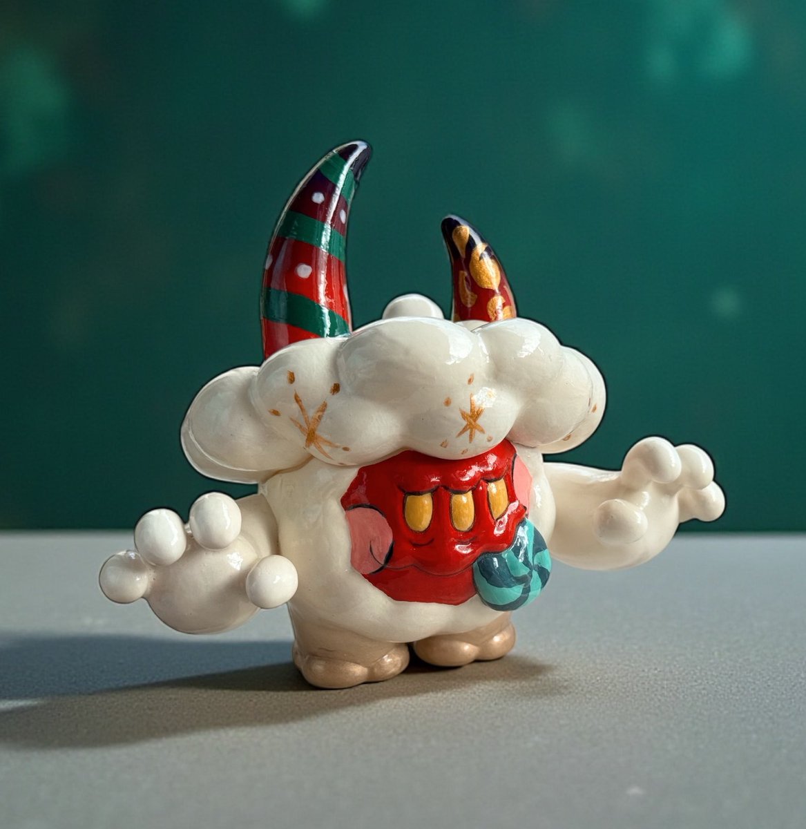 クリスマス仕様のモコブブができました🎄 赤のオーナメント風モコブブ