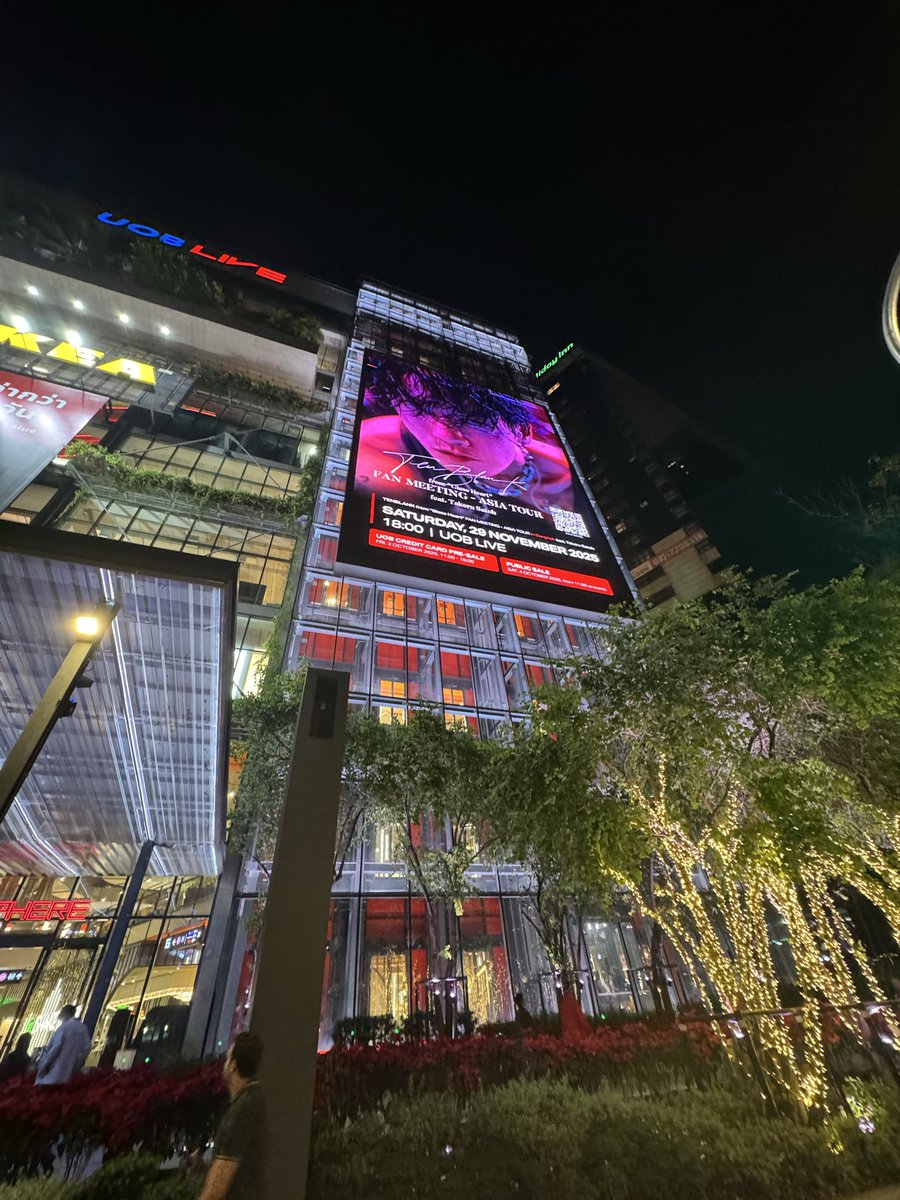 kony99016264's tweet image. #佐藤健
 #TENBLANKアジアツアー 
韓国に続きバンコクへ。今夜伝説のライブが繰り広げられる会場。しっかりと見届けてきます。
#グラスハート  
#テンブランクファンミ