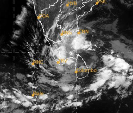 chennaiweather's tweet photo. 7 am update: Rain bands off the Delta coast are showing signs of weakening as # Cyclone Ditwah is lingering over the Northern tip of Srilanka.

Note: Scattered rain over #Chennai is from the feeder band (outflow) and not from the main rain band from #CycloneDitwah, and it will be a narrow line of storms moving towards the centre of the system.