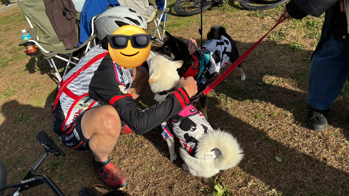 弊チームのうめちゅ選手、大健闘でJPT選手一人食って7位！！
監督とマッサーに労われております。
#松伏シクロクロス