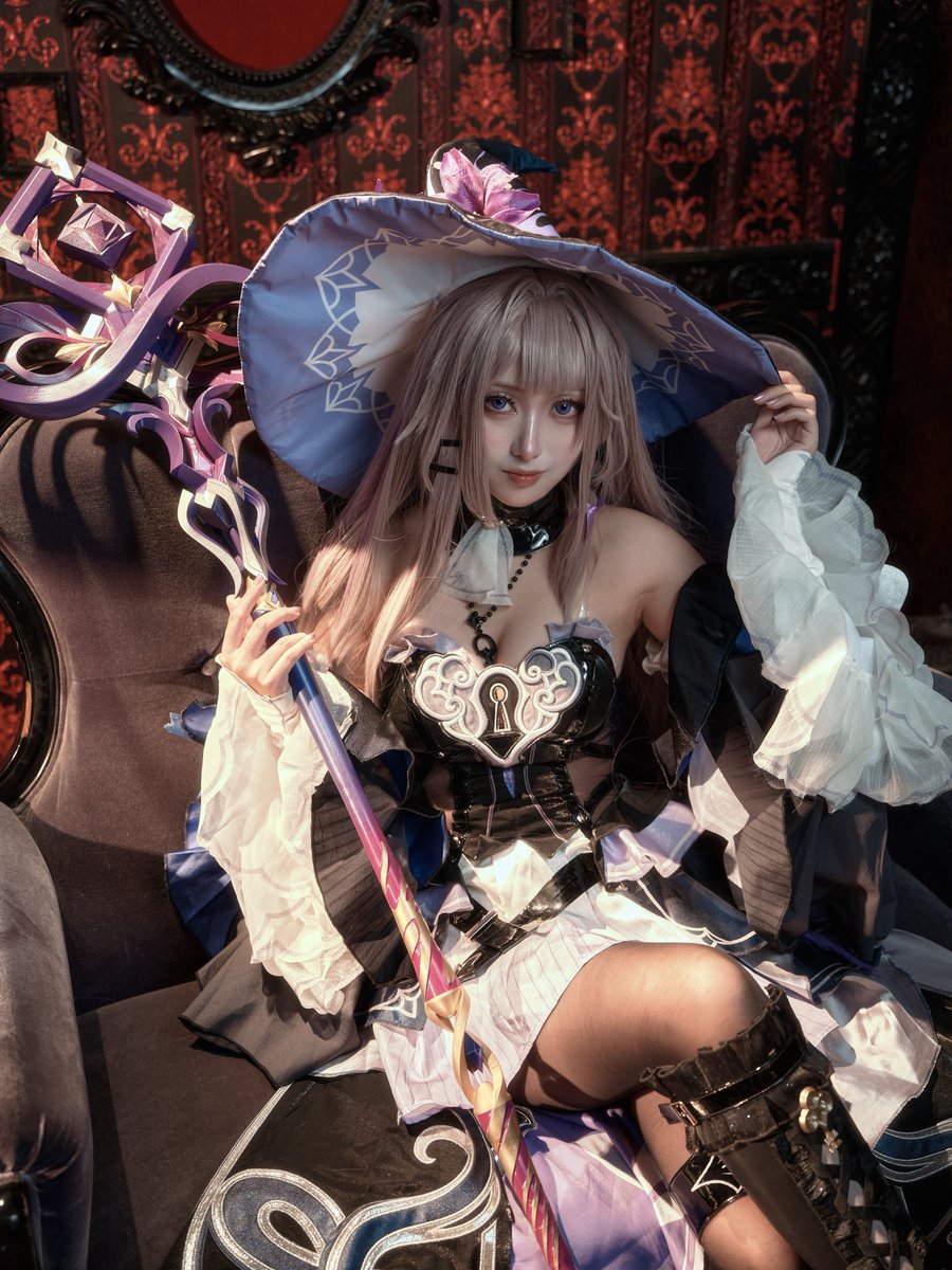 cos｜The Herta

「あなたも知りたいの？私の秘密」

p:<a href="/KeyBoyshot/">Toshi</a> 
#HonkaiStarRail #TheHerta #cosplay