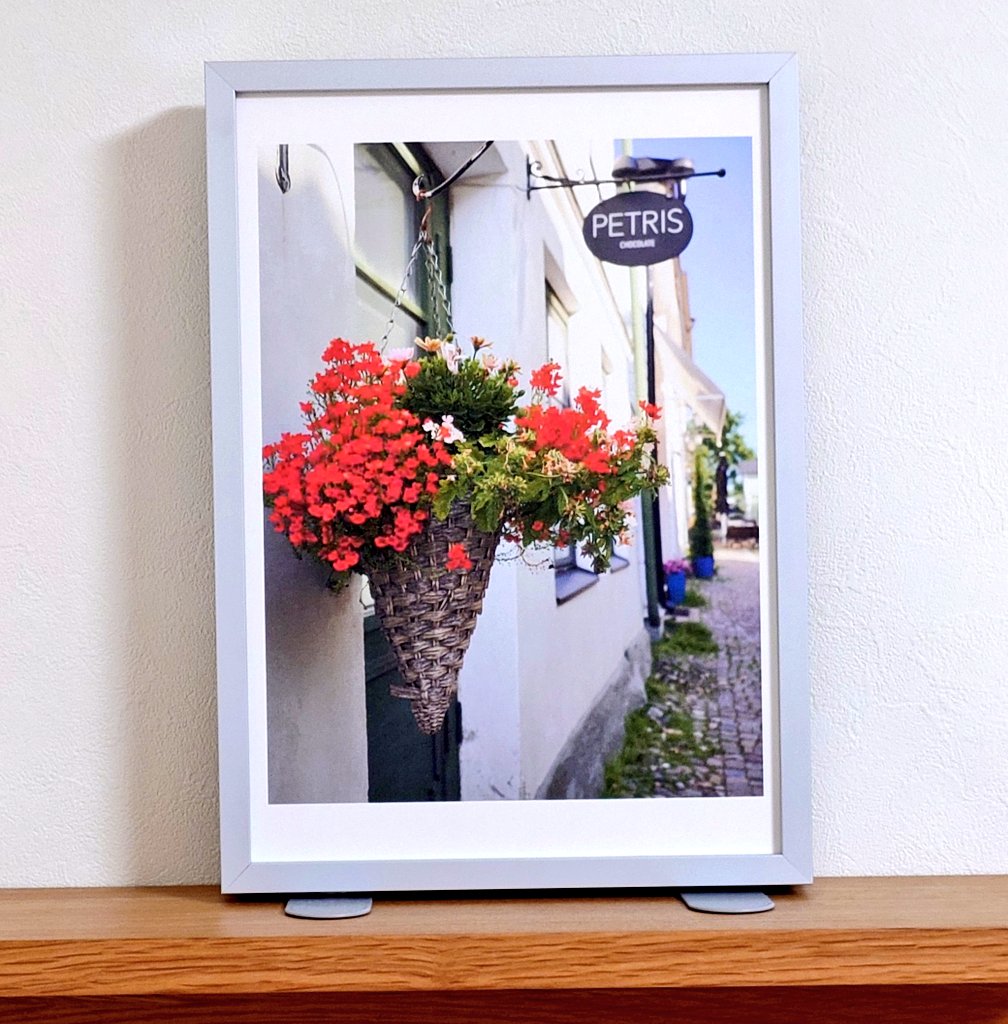 額を特別に作って頂きました。　和紙の作品で大変趣が御座います。 額を特別に作って頂きました。 和紙の作品で大変趣が