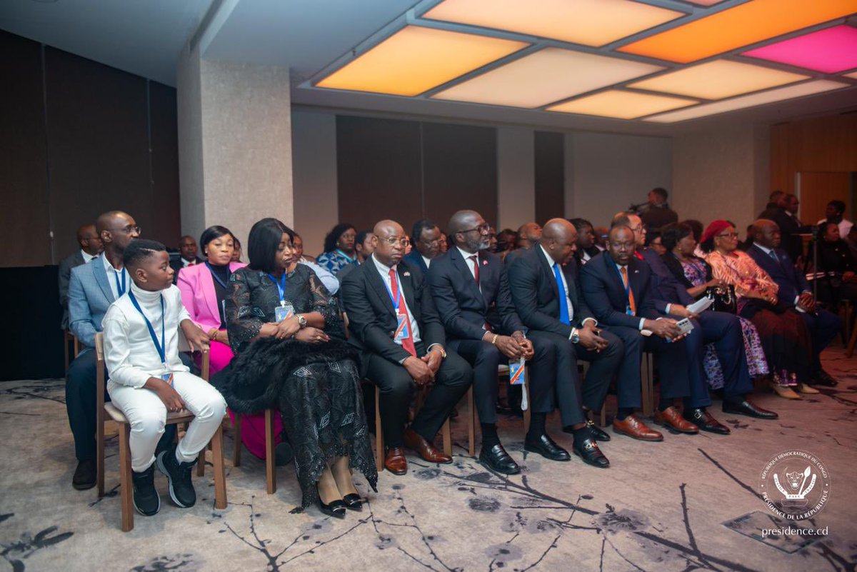 michombero's tweet image. #RDC 🇨🇩 : « Signer d’abord, poser les conditions ensuite, c’est inverser l’ordre logique et diplomatique.  
C’est comme remettre les clés de sa maison à un cambrioleur, puis négocier qu’il parte.  
Soit on est naïf, soit on est complice.  
Dans les deux cas, la souveraineté du…