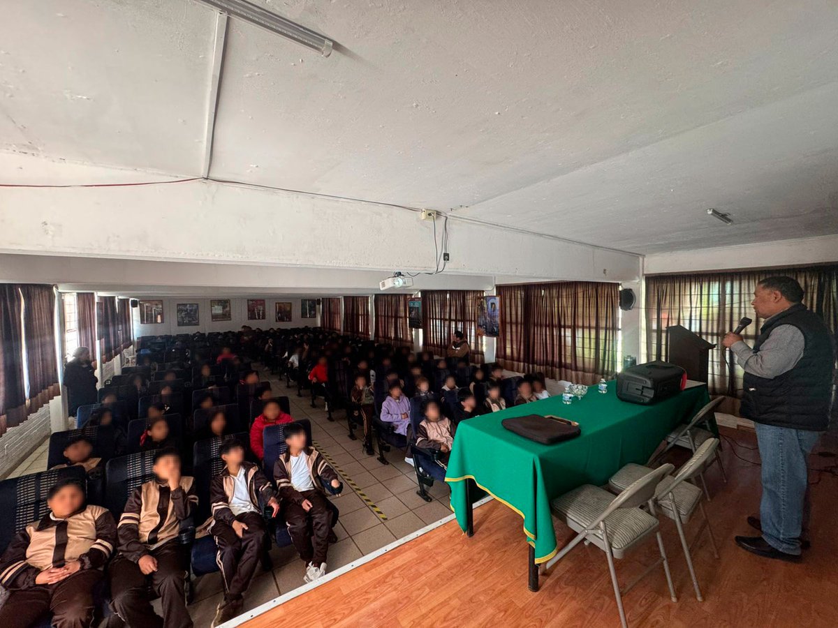 MetepecOPDAPAS's tweet image. Seguimos impulsando la cultura del agua.
A través de pláticas de concientización, acercamos a niños y jóvenes la importancia del uso responsable y cuidado de este recurso vital.
Construimos juntos un Metepec más consciente.
#EstamosEnLaRuta
@FerFlores_Emp 
@MetepecGobierno