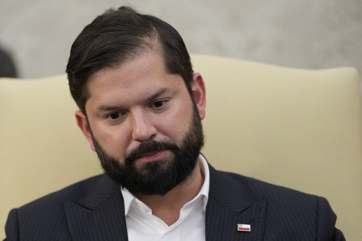 #Teleton2025 ahora vamos con la historia de Gabriel Boric, un niño que nació wn.