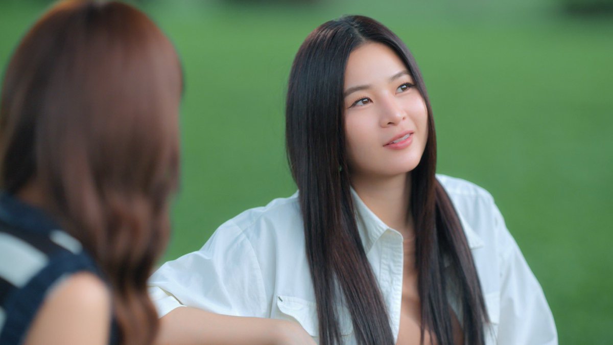 THE EARTH Q26 SHOOTING
#วิวาห์ปฐพีคิว26

พี่ดินนี่ยังไงคะ!!! 😭🔥
แค่นั่งอยู่เฉย ๆ ก็หล่อก็ละมุนจนเจ๊จะเป็นลมแล้วนะคะ 🤣💘

คือหล่อแบบไม่เกรงใจคนโสดเลย
พ่อไมโครเวฟ อบอุ่นจนเจ๊อยากวิ่งไปกดปุ่ม START ให้ตัวเองละลายคาที่!!! 🤭💥

จะนั่ง จะยิ้ม จะเอียงคอ