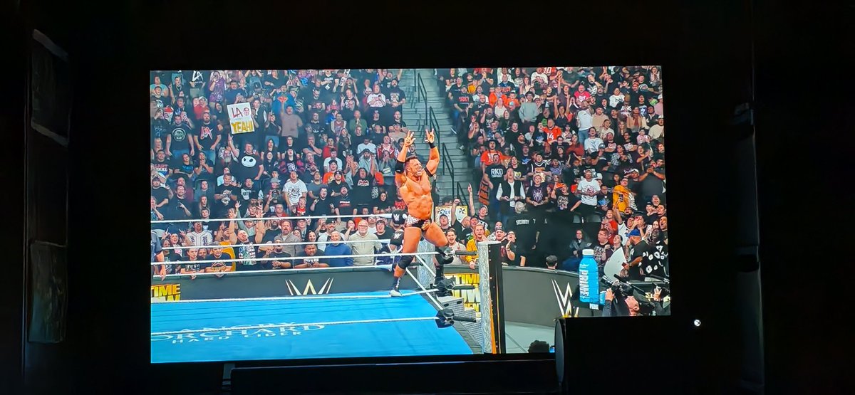 KaorukoWaguri32's tweet photo. Bueno por lo menos gano mi caballo
#LANight
¡YEAHHHHHHHHHHHH!
#SmackDown
Pq definitivamente que ganara el miz tras recibir una segunda oportunidad ya sería el colmo https://t.co/ADKlE4bDF9