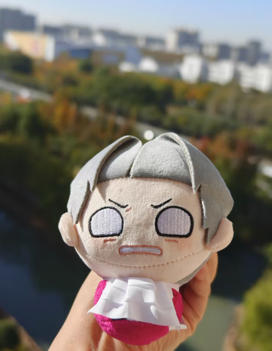 Mitsurugi Reiji (damage):
Weekend FINALLY here... and guess what? Mandatory shop-along duty AGAIN! 
#AceAttorneyInvestigations #aceattorney #FANTHFUL #逆転裁判 #逆転検事 #逆轉裁判