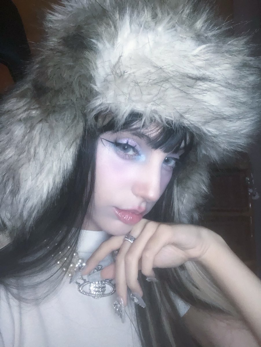 soya7moya's tweet photo. ❄🦢🤍
#makeup #winter #imcold #douyinmakeup https://t.co/XVKtUJqFc8