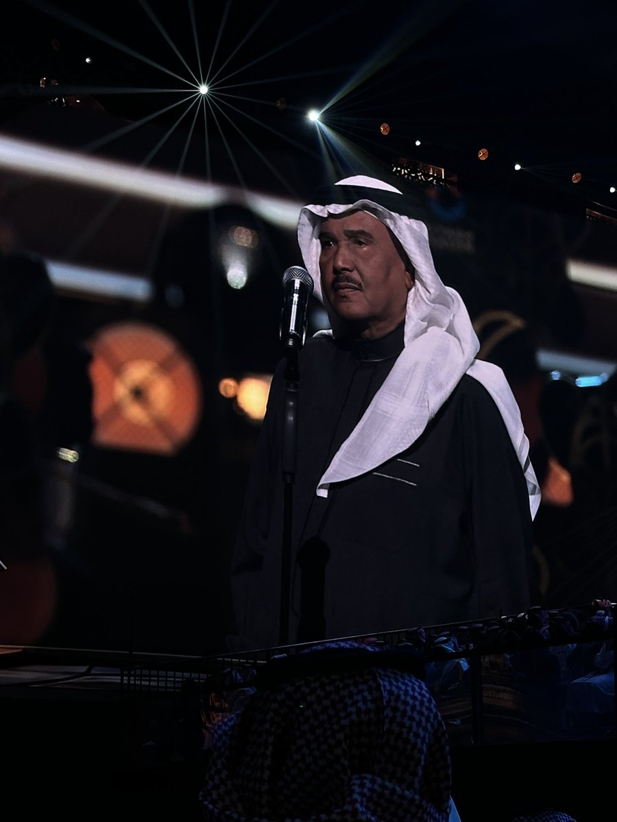 RubaMsh's tweet photo. التقينا في الرياض التقينا 🥹♥️✨
#محمد_عبده https://t.co/56lOBiLH7Y