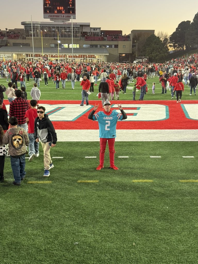 TheHowlLine's tweet photo. LFG LOBOS WIN!!!!
#GoLobos #HowlLine #LoboNation #505Strong #MWC #MWCFootball #NewMexicoLobos #CherryAndSilver #UNM #FearTheHowl #LoboPride #CSGLobos #TheHowlLine #FillTheStands #WeAreNM #SupportThePack #505grit #CherrySilverGrit #Loboup https://t.co/3e3TpIs3Ff