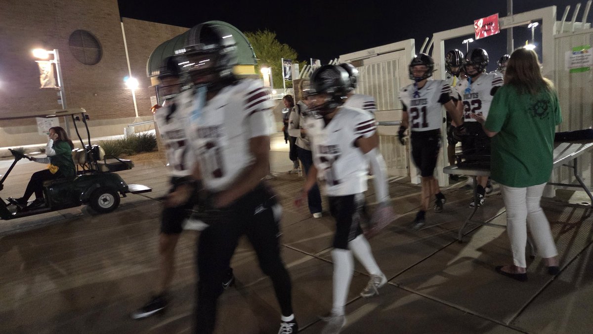 AZPreps365Skoda's tweet image. IN-GAME COVERAGE: @DMWolvesFB  at @hzfbfamily in 5A semis for @AZPreps365.
Follow for in-game updates, insights and video.
State wide coverage at #AzPreps365Live.
@DMHSSUSD
@HHSathleticsAZ @AZPreps365Jose