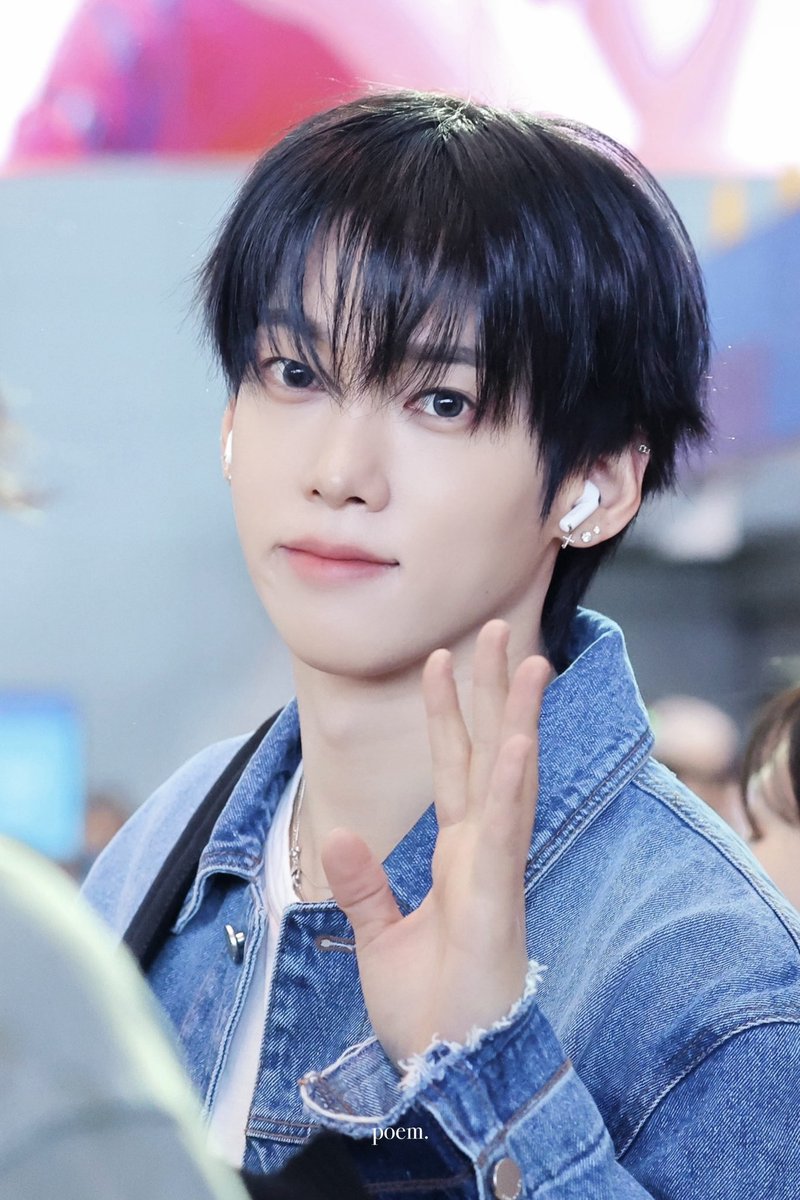 writeuapoem's tweet photo. 251129 ICN

🩵💙🤍

#나캠든 #KAMDEN #앰퍼샌드원
#나두빈 #カムデン #AMPERSANDONE https://t.co/QKsTWY3Yyx
