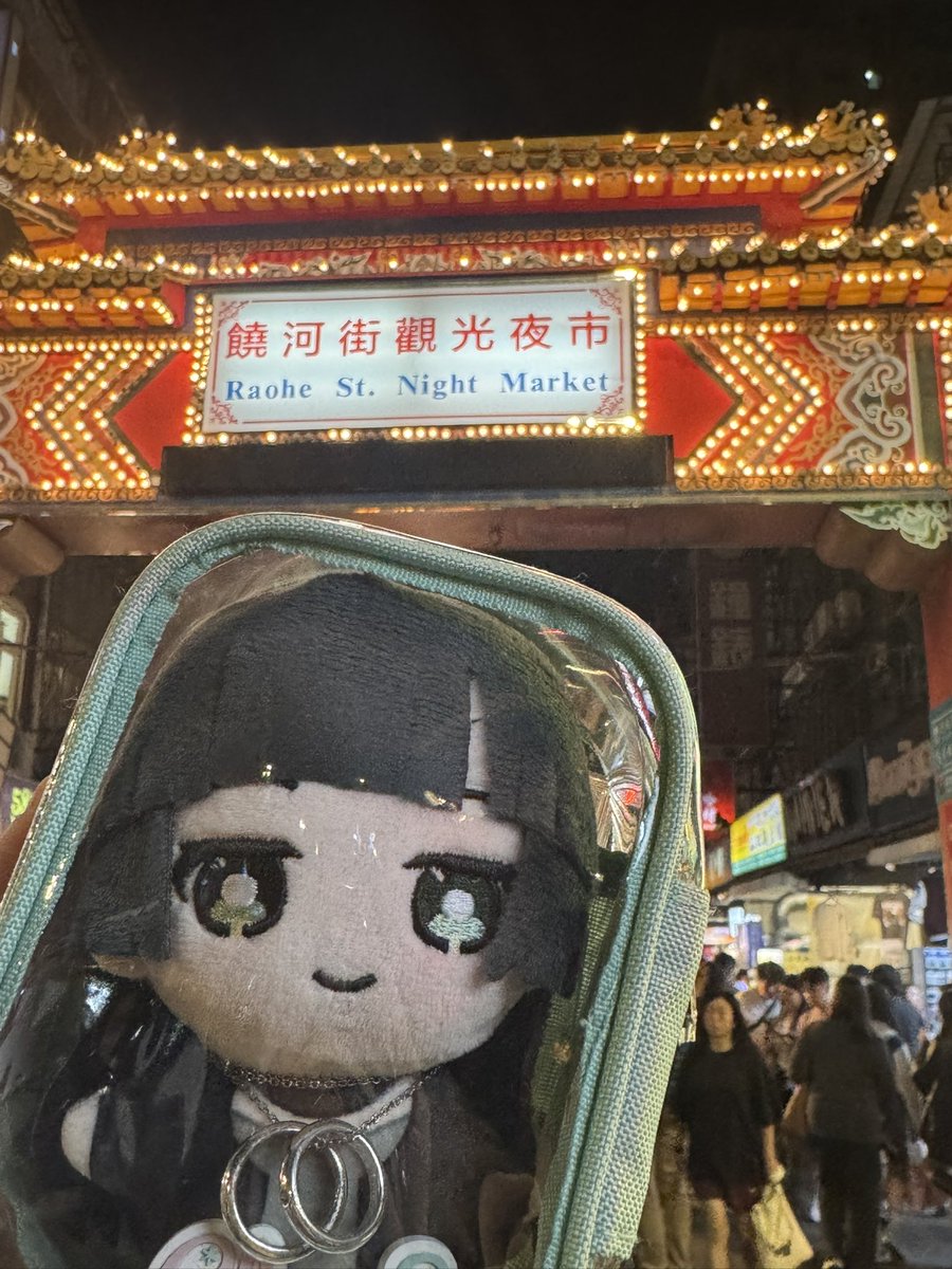 シンガポールに行った人が多いみたいだね、良い旅を！
行けない私は…昨日の夜10時にやっと仕事が終わって、そのあと夜市をぶらぶらしてきたよ💚