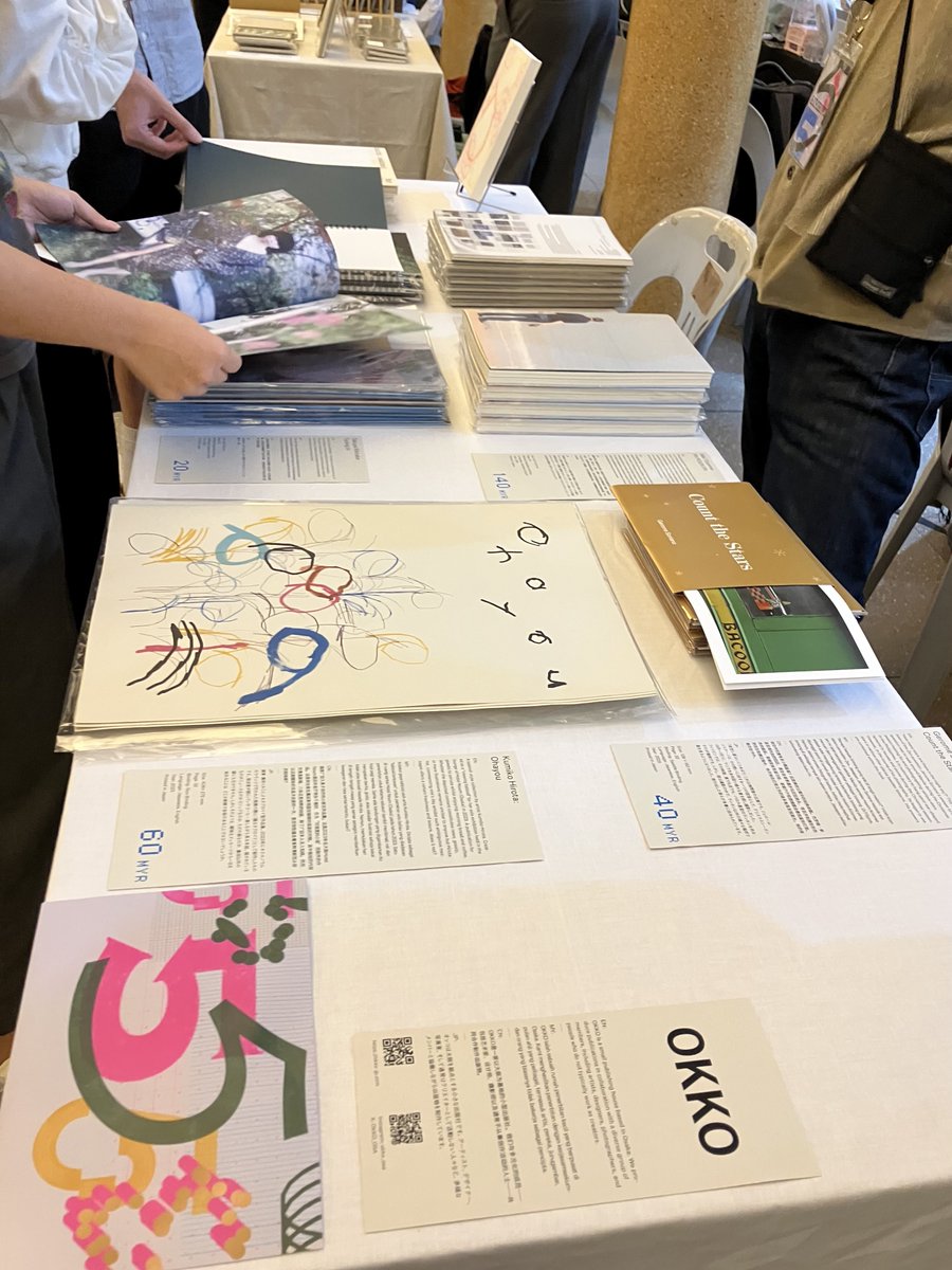 DaichiNakatani's tweet photo. KL ART BOOK FAIR 2025 に出展中

出版所OKKOブースにて
中谷大知印刷作品集『flat』や
@OKKO_OSAより出版の作品集･写真集など、
様々なBOOKをご用意してお待ちしています。
ぜひ手に取ってご覧ください！

https://t.co/XWweBQ6Ca1

#KLABF2025
#flat #線のための建築
#daichinakatani #中谷大知 https://t.co/imCu9D0CdD