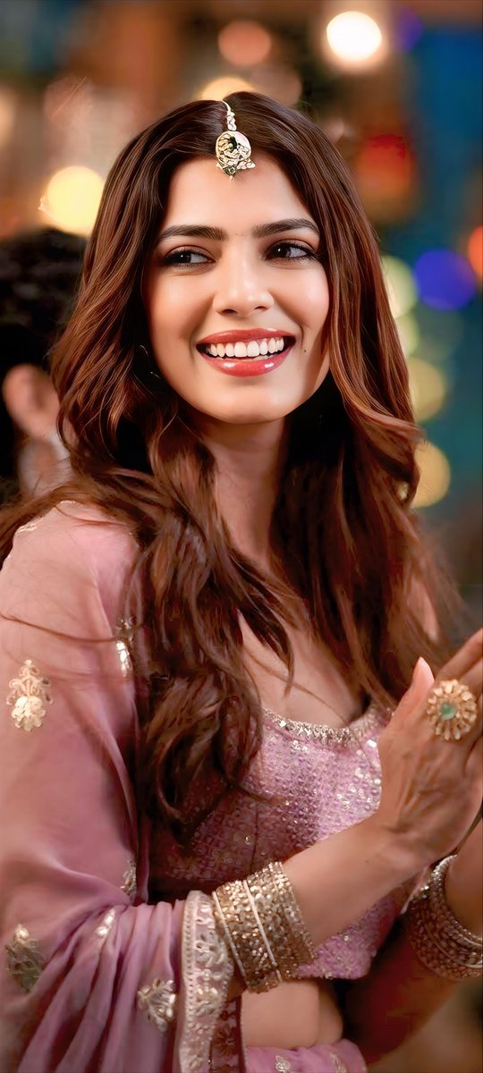 WallpaperIndian's tweet image. Wrapped in pink, shining like the night sky 🥰
👑 Malavika Mohanan 🖤

#Malavika #MalavikaMohanan