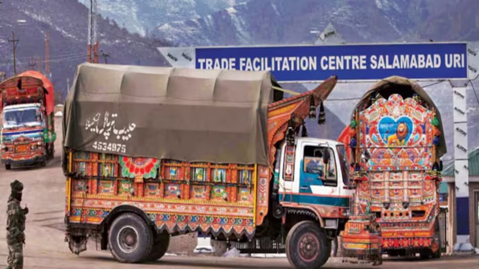 aajtak's tweet image. LoC पार भेजे गए सामान पर टैक्स छूट की मांग खारिज, अदालत बोली - PoK भारत का हिस्सा, यह अंतरराष्ट्रीय व्यापार नहीं 

पूरी ख़बर  intdy.in/0i08oo 

#LoC #PoK #CourtOrder #TaxExemption #India