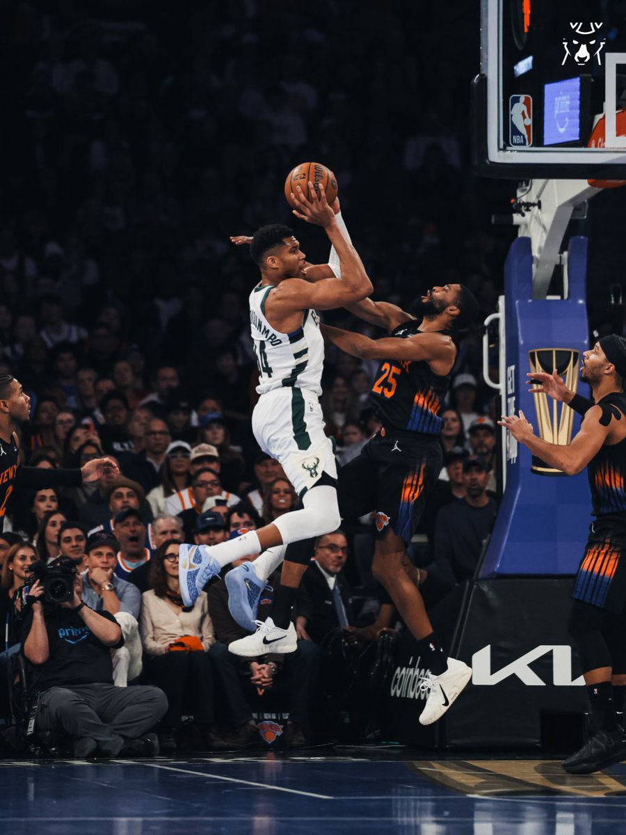 Giannis with a double-double in 13 first-half minutes.

💪 16 PTS
💪 10 REB
💪 4 AST
💪 75% FG 