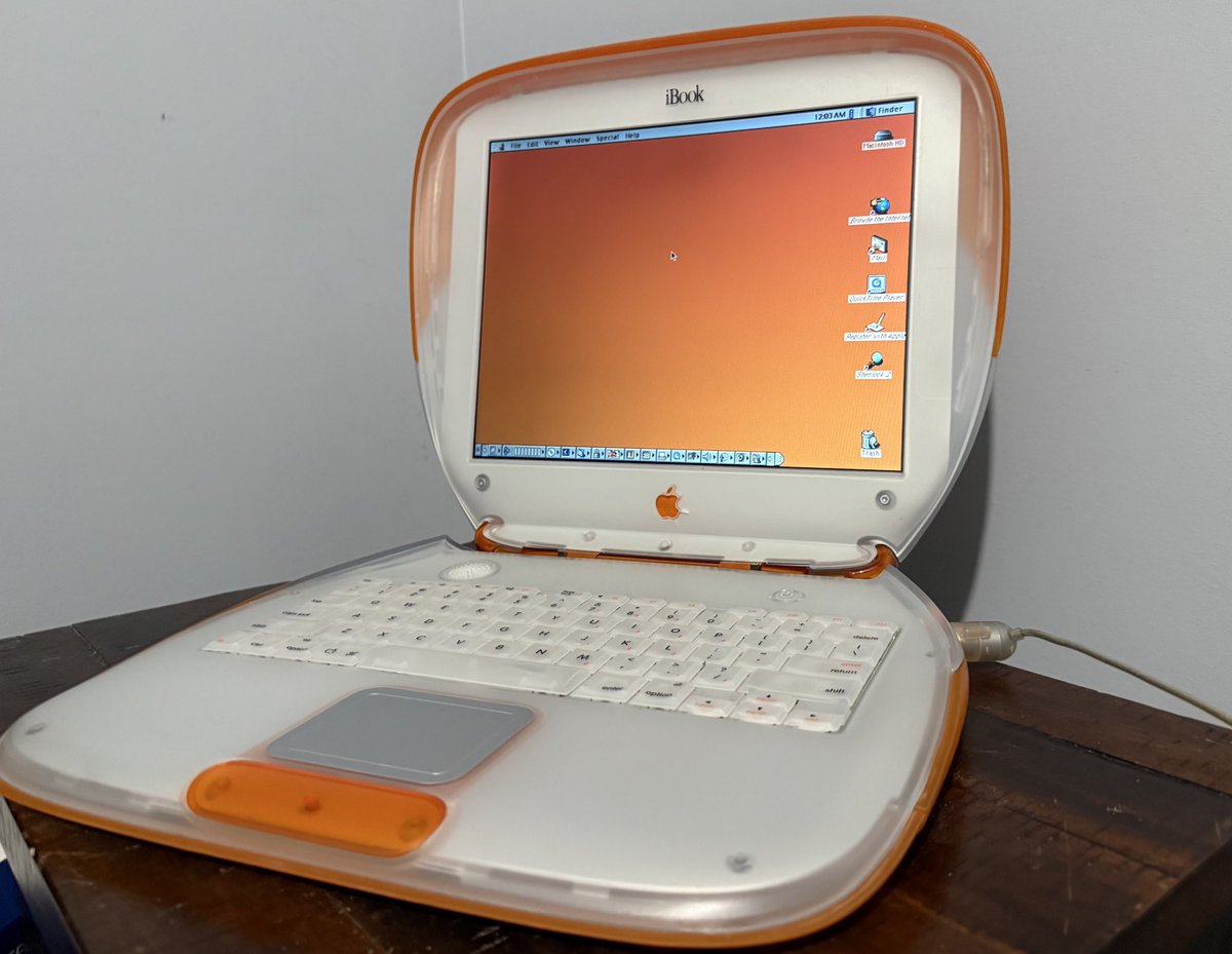 CRTthoughts's tweet image. As much as I like the extra features on my lime iBook G3, my tangerine iBook is definitely the favorite 🧡