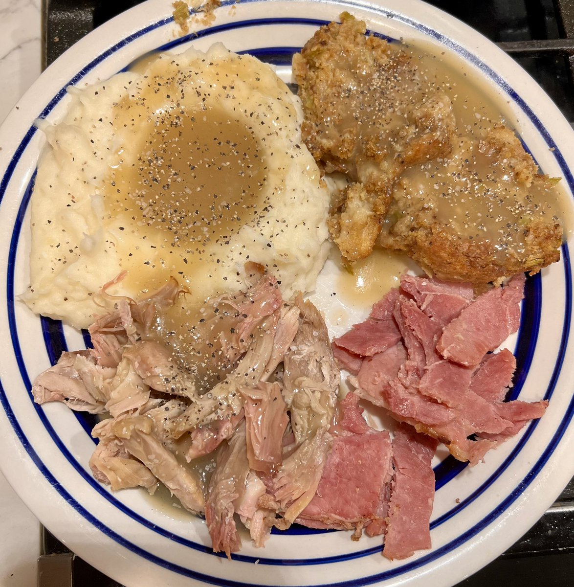 JasonYasonPBPN's tweet photo. Round two was just as good 😊 #ThanksgivingLeftovers https://t.co/dbOP8TIUia