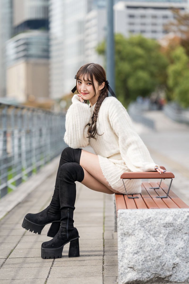 se17_color's tweet image. 私生活では足組まないように気をつけてます！！笑