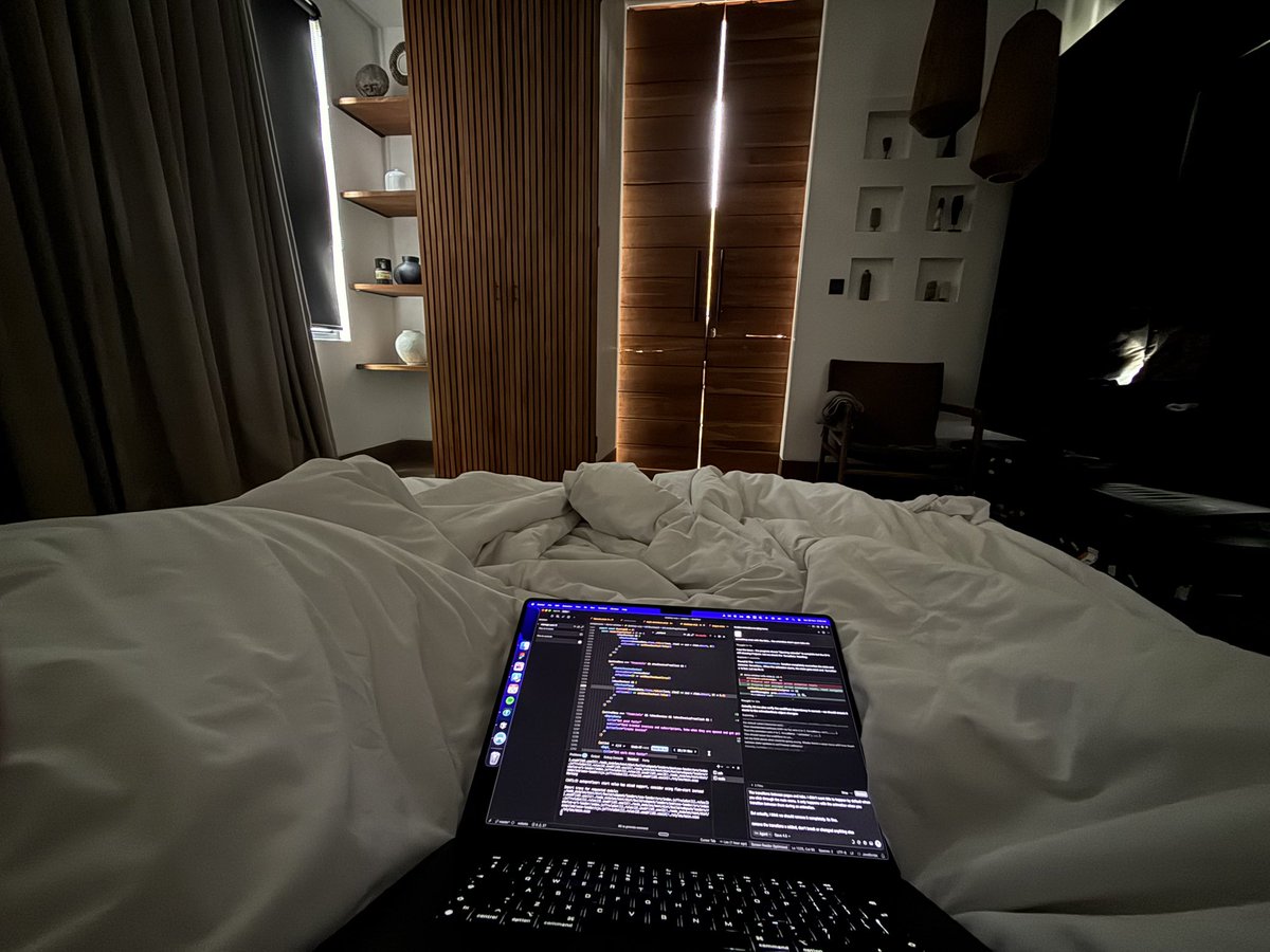 Il y a ceux qui montent une startup avec 100 ingénieurs dans leurs bureaux, et moi, je code tranquillement depuis ma cha